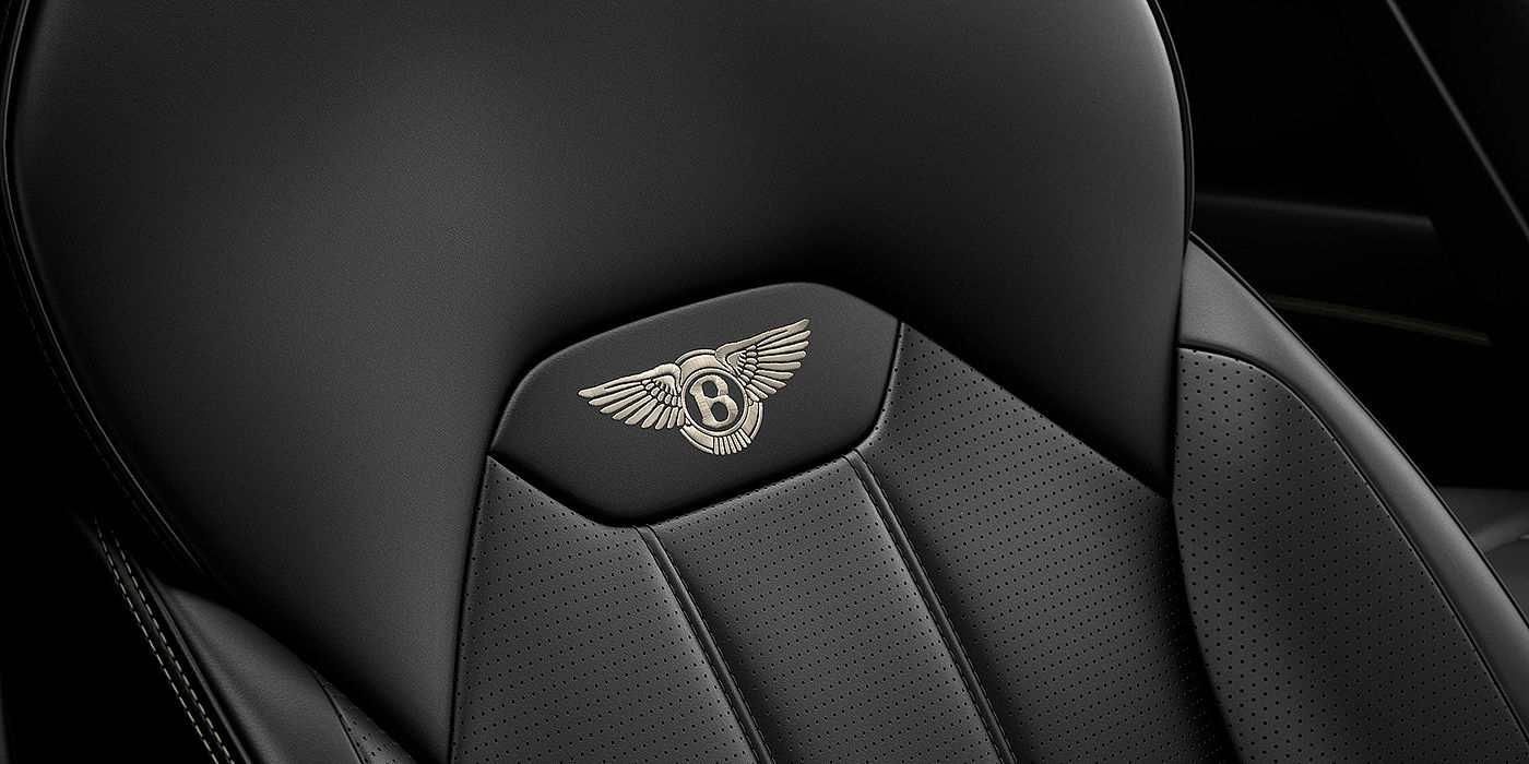 Bentley Riyadh Bentley Bentayga seat with detailed Linen coloured contrast stitching on Beluga black coloured hide.