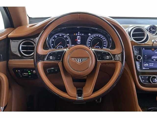 18:Bentley Bentayga V8, SUV, Silver Tempest, Bentley Riyadh